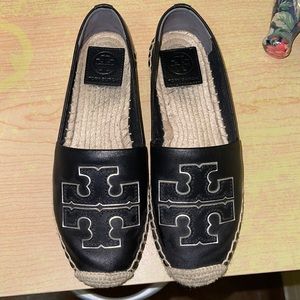 Only worn once! Too tight for my foot!